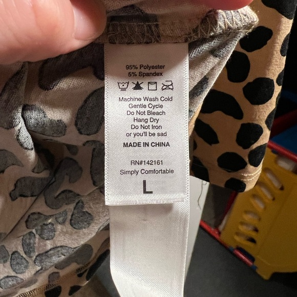 LuLaRoe Cheetah Top - Picture 3 of 3